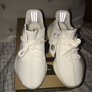 YEEZY BOOST 350 V2 TRIPLE WHITE